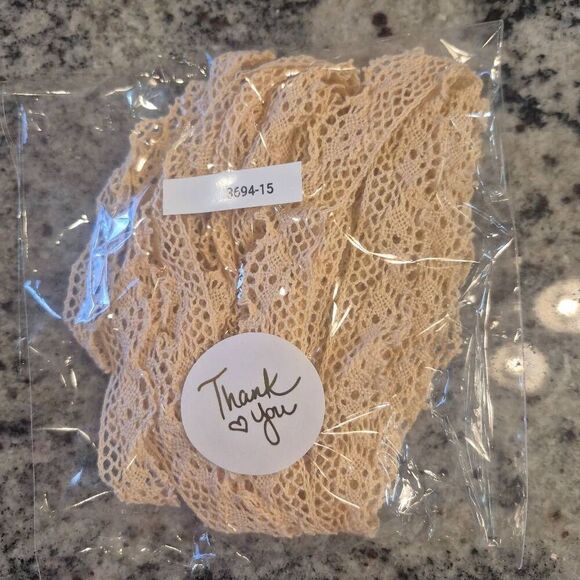 Lace, Crocheted Cotton Peach 3/4" wide x 7 yds - Picture 3 of 4